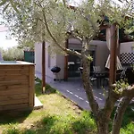 Agios Mamas 公寓 *